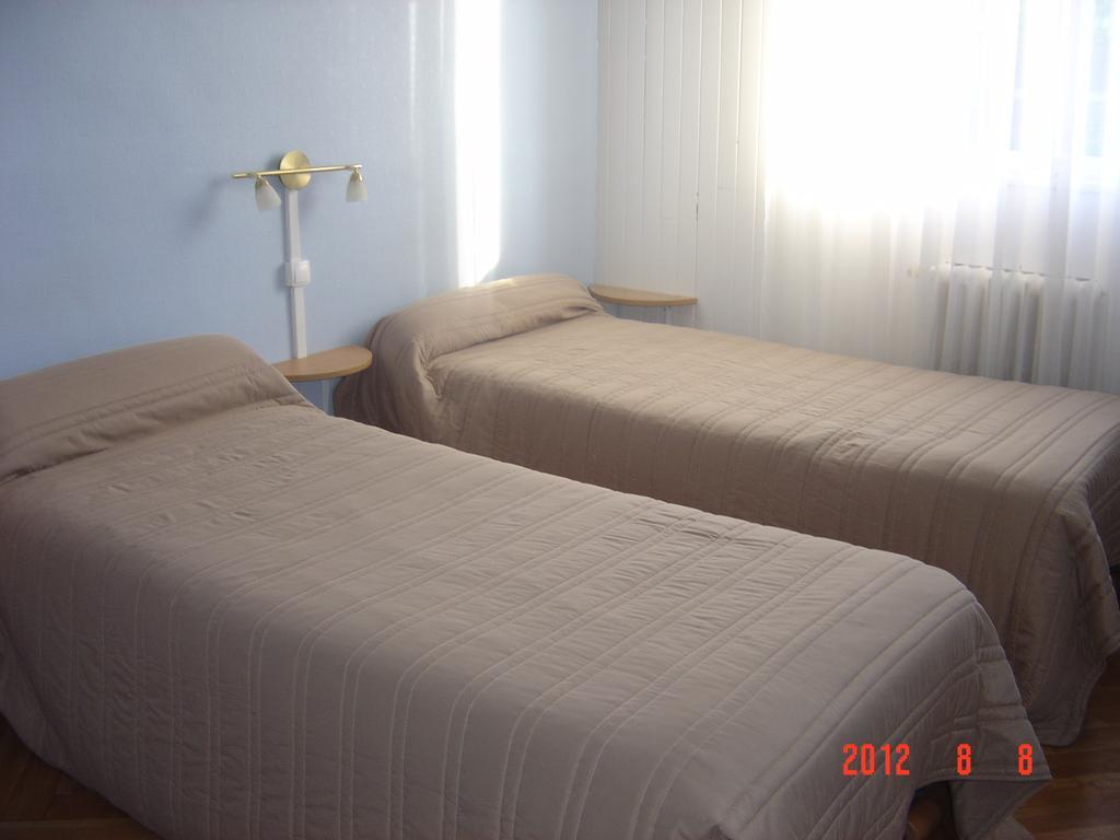 Arcantis Hotel La Residence Cergy Oda fotoğraf